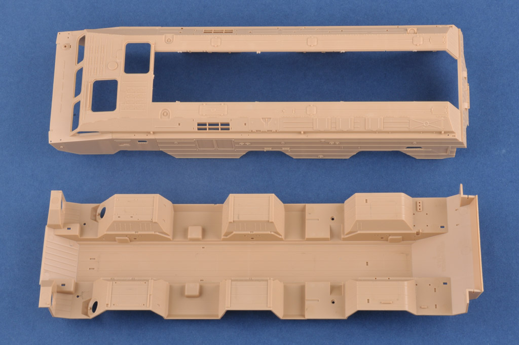 Russian 9K79 Tochka (SS-21 Scarab) IRBM 85509-1:35-HobbyBoss