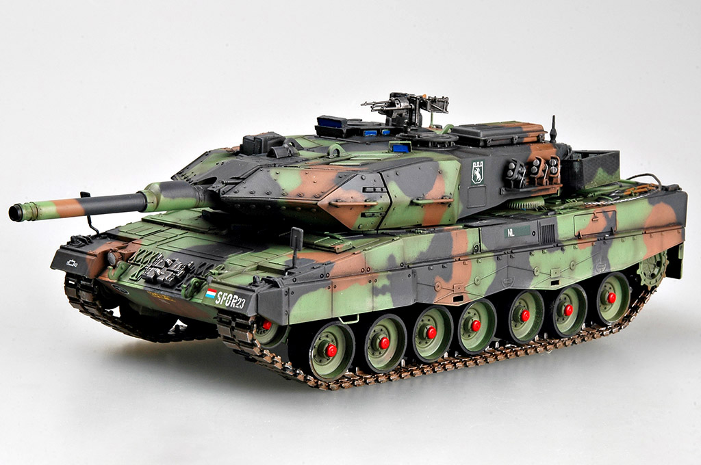 Hobbyboss 1/35 82423 Dutch Leopard 2 A5/A6NL 