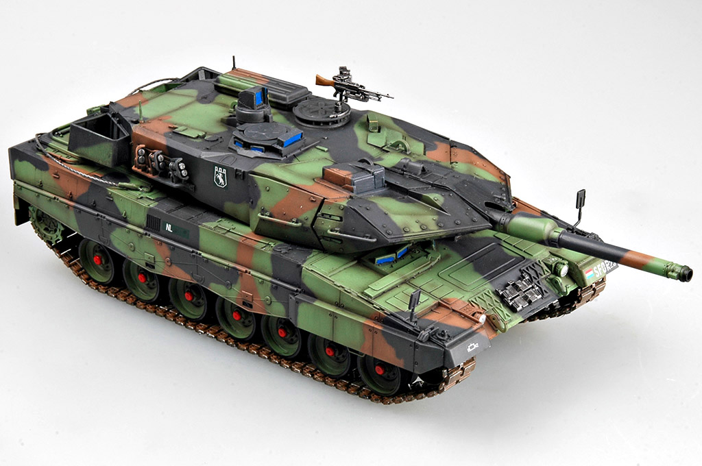 たーたん★ Leopard 2 A5/A6NL 82423-1:35-HobbyBoss