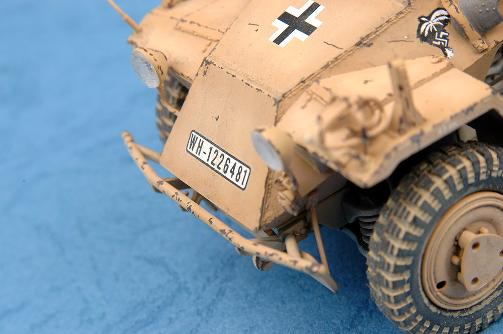 Sd.Kfz. 222 Leichter Panzerspahwagen 2cm 82442-1:35-HobbyBoss
