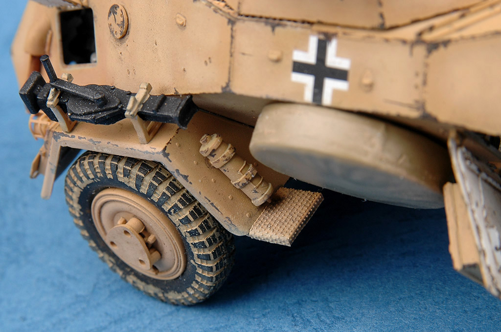 Sd.Kfz. 222 Leichter Panzerspahwagen 2cm 82442-1:35-HobbyBoss