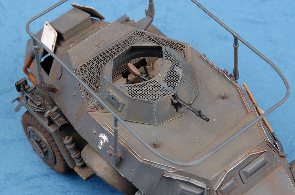 Sd.Kfz.223 Leichter Panzerspahwagen Funk 82443-1:35-HobbyBoss