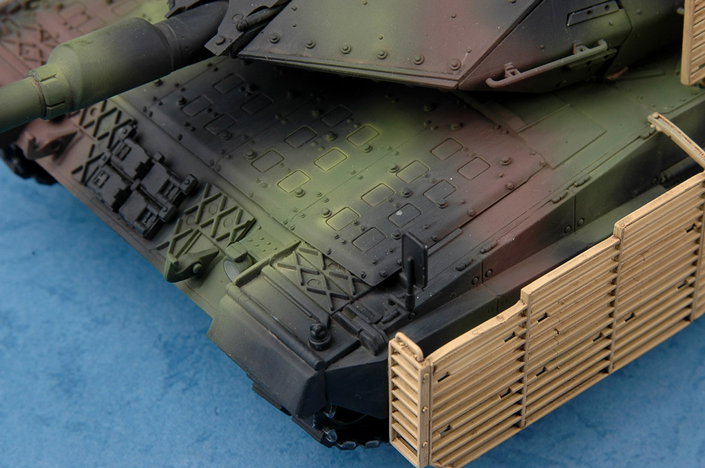 Leopard 2A6M CA N 82458-1:35-HobbyBoss