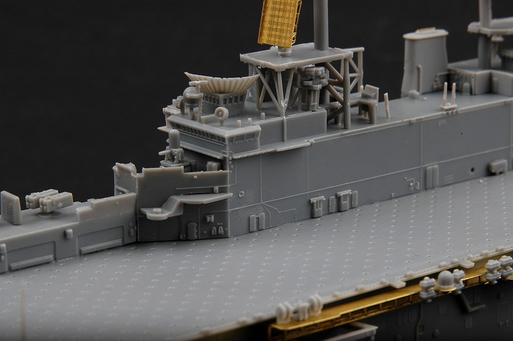 美国海军拳师号两栖攻击舰83405-1/700系列-HobbyBoss模型