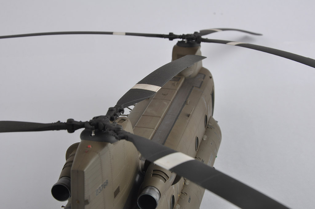 CH-47D CHINOOK 81773-1:48-HobbyBoss