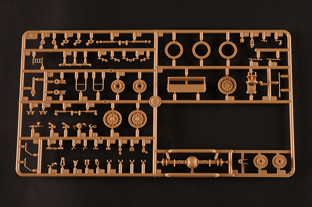 LAV300 90mm Cockerill Gun 84573-1:35-HobbyBoss