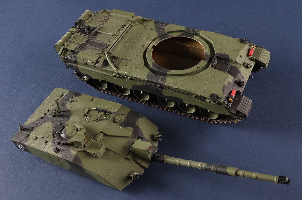 Challenger 2: Ukrainian paratroopers showcase a British tank in action